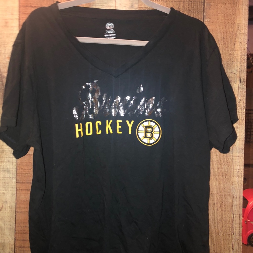 Plus size bruins v neck tee